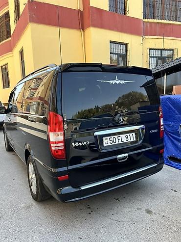 mersedes kardan: Mercedes-Benz Viano uzun kuzovlu miniven təqdim olunur. Avtomobil qara — 1