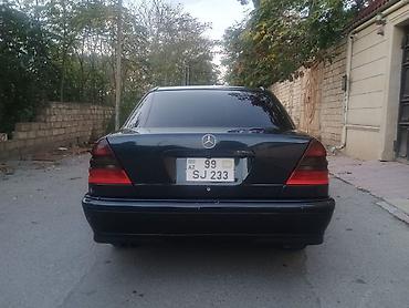 w202 on şuşə: Mercedes-Benz C‑Class (W202) sedan - Kuzov: qara rəng, 4 qapılı sedan — 2