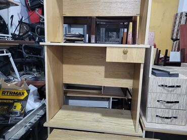 Ofis masaları: İşçi üçün, Dördbucaq masa -da lalafo.az — 10 Ofis masaları: İşçi üçün, Dördbucaq masa — 10