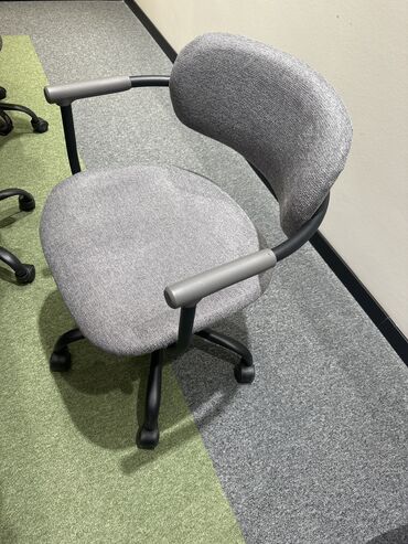 розовое офисное кресло: Классическое кресло, Офисное, Б/у