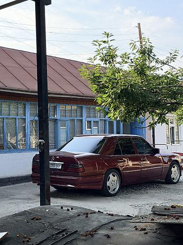 camry 2022: Mercedes-Benz W124: 1995 г., Седан — 4