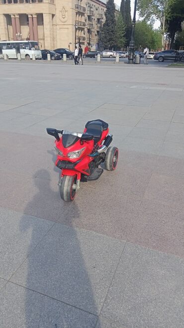 Uşaq üçün elektrik maşınları: Uşaq üçün motosklet heç bir problemi yoxdur