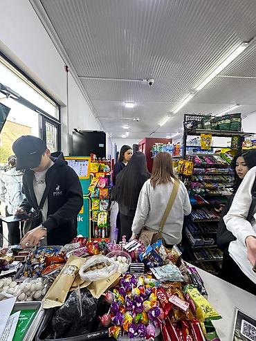 сдается кофейня: Продаётся готовый мини маркет адрес 5 мкр 4 дом. Имеется постоянный — 7