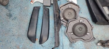 Крышки багажника и комплектующие: Накладка крышки багажника Toyota, 2010 г., Оригинал — 3