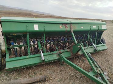 ot biçən traktor: Taxıl səpən aqreqat – mexaniki səpici - Traktorla qoşqu tipli