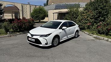 byd e2: Toyota Corolla: 2019 г., 1.8 л, Вариатор, Гибрид, Седан — 2