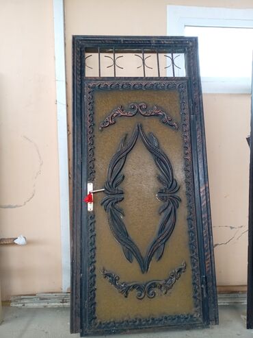 laminat satış mərkəzi: (Ölçü 240:1 metrəyə üstünün şüşəsidə qalın şveller) Dəmir giriş