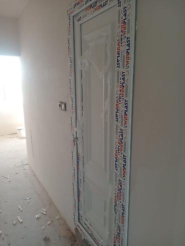 Plastik qapılar: PVC qapı və quraşdırma dolabları - Material: ağ PVC/profil (AVRO pen — 8