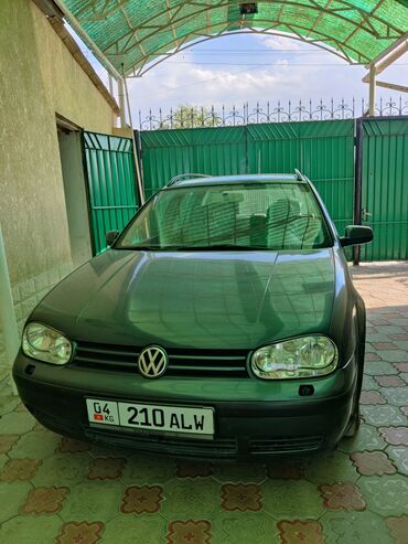 сиденья голф: Автомобиль Volkswagen Golf 4 универсал в темно-зеленом цвете