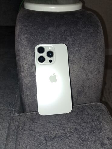руль для телефона: IPhone 15 Pro, Новый, 128 ГБ, Серебристый, Кабель, Зарядное устройство, Защитное стекло, 85 %