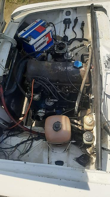 VAZ (LADA): VAZ 2106, ağ rəngli sedan. Texniki xüsusiyyətlər: - Kuzov: sedan — 10