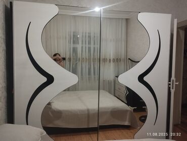 *Dolab 250 azn Satılır* Ölçü: 2.50 sm eni 
Ünvan: Xırdalan. Ema🩶