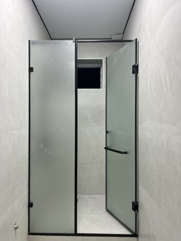 Душевые перегородки и ограждения: Душевые ограждения и перегородки из закалённого стекла под заказ — 20