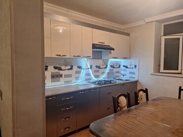 8 mkr kiraye evler: Xırdalan 3 nömrəli məktəbe yaxın 2--9 nömrəli mekteb marketlər