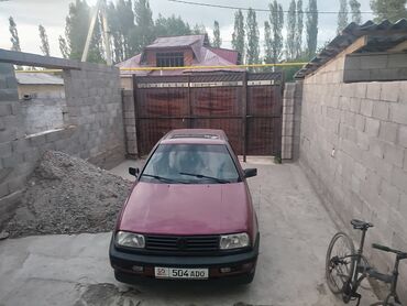 volkswagen tiguan: Volkswagen Vento: 1993 г., 1.8 л, Механика, Бензин, Седан