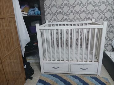 кровати детский: Детская кроватка из дерева с ящиками для хранения - Материал