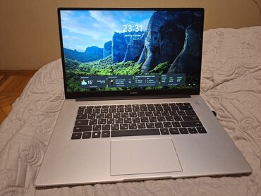 Planşetlər: Intel Core i3, 8 GB, 15.6 "