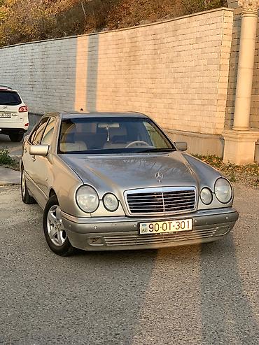 mercedes rol: Mercedes-Benz E 240: 2.4 l | 1997 il Sedan — 4