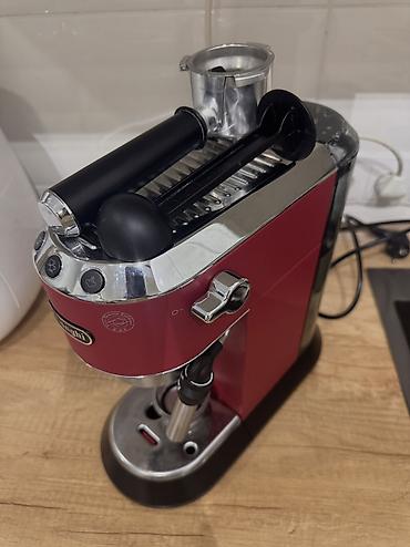 krups кофемашина: Рожковая кофеварка De’Longhi Dedica (красная) - Компактный корпус в — 3