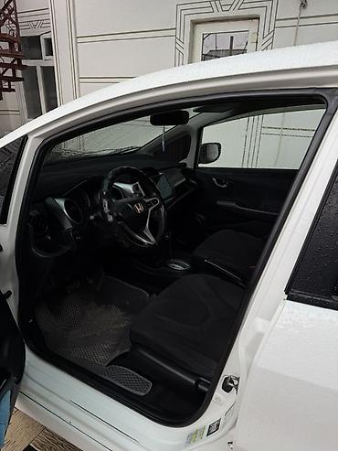 Honda: Honda Fit: 2009 г., 1.5 л, Вариатор, Бензин, Хэтчбэк — 6