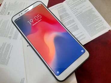 телефон fly lq239: Xiaomi Redmi 5 Plus, 64 GB, rəng - Ağ, 
 Düyməli, Sensor, Barmaq izi