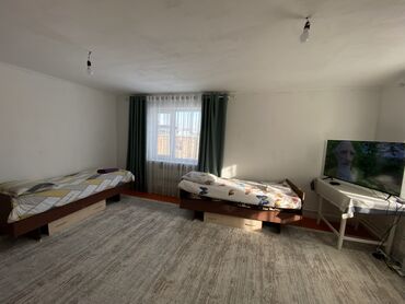 Долгосрочная аренда домов: Сдается дом посуточно. 4 комнаты, двор для парковки + интернет. Цена — 2