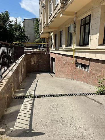 Продажа магазинов: Продажа магазинов В жилом доме, 1000 м², Цокольный этаж этаж — 7