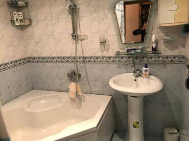 Uzunmüddətli kirayə mənzillər: Mənzil kirayə verilir. 3 otaq, 11.9 mərtəbə, 125 kv. Mənzil xətai — 3