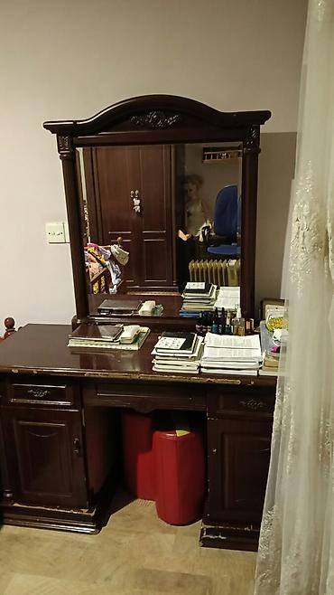 Klassik tərzli taxtadan makiyaj masası və böyük güzgü - Material lalafo.az -da Klassik tərzli taxtadan makiyaj masası və böyük güzgü - Material