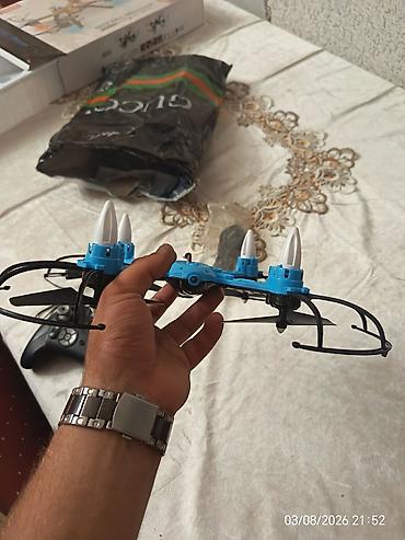 Oyuncaq helikopterlər: RC kvadrokopter dron dəsti Xüsusiyyətlər: - 4 pərlə sabit uçuş üçün — 2