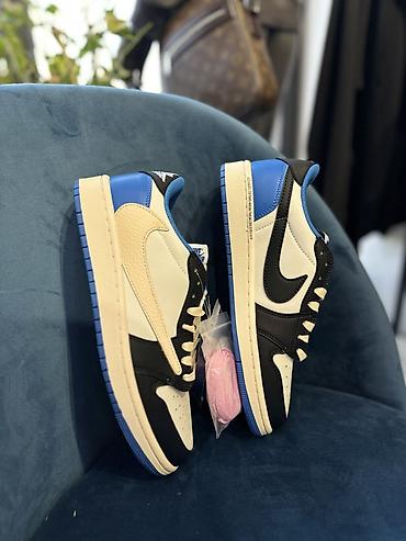 Жеке буюмдар: Кроссовки Nike Air Jordan 1 Low (цветовая схема с бежевыми, черными и — 3