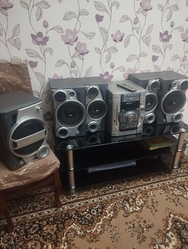Dinamiklər və kolonkalar: İşlənmiş LG Kolonka, Növ - Bluetooth, rəng - Qara