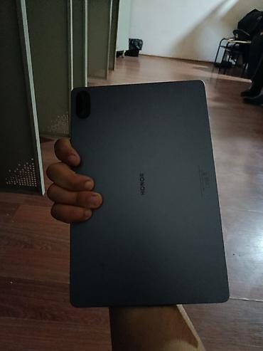 samsung tab a9: Planşet – nazik metal gövdə, tünd boz rəng - Təxmini 10–11 düym tam — 6