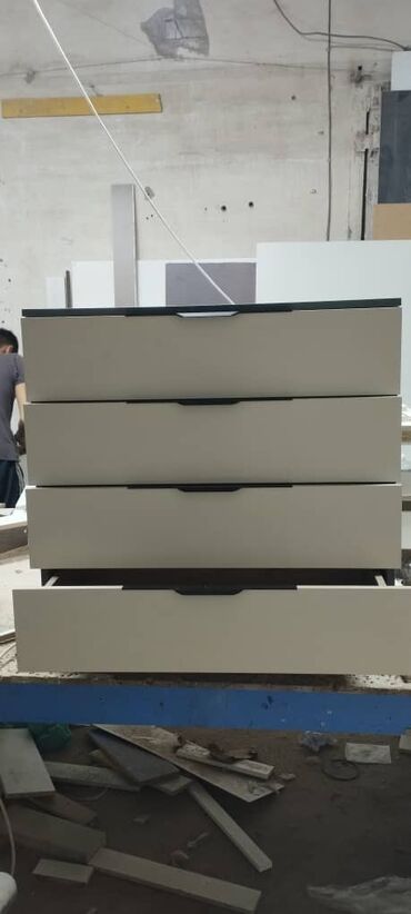 продаю камод бу: Новый комод 
Цвет:пыльный зеленый