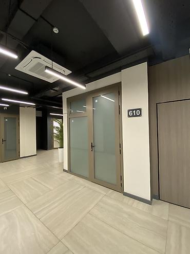 салор: Сдаю Офисный кабинет: Колл-центр, Нотариус, IT-компания, 12 м², В бизнес центре, С ремонтом, Первая линия, С системой безопасности, С высокими потолками — 10