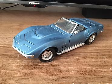 Kolleksiya üçün die-cast model avtomobil – mavi rəngli klassik