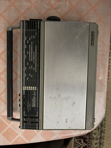 tek qulaqli nausnik: Qedimi radiodur.texmini 35ilden coxdur vardir Klassik sovet