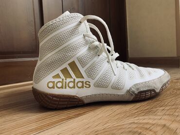 нижний белио: Мужские кроссовки, 39.5, Adidas, Новый, цвет - Белый, Платная доставка