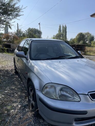 срочно продаю в связи с переездом: Honda Civic: 1997 г., Бензин, Седан