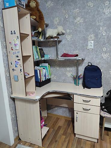 десткий стол: Компьютерный/учебный стол с полками — 2