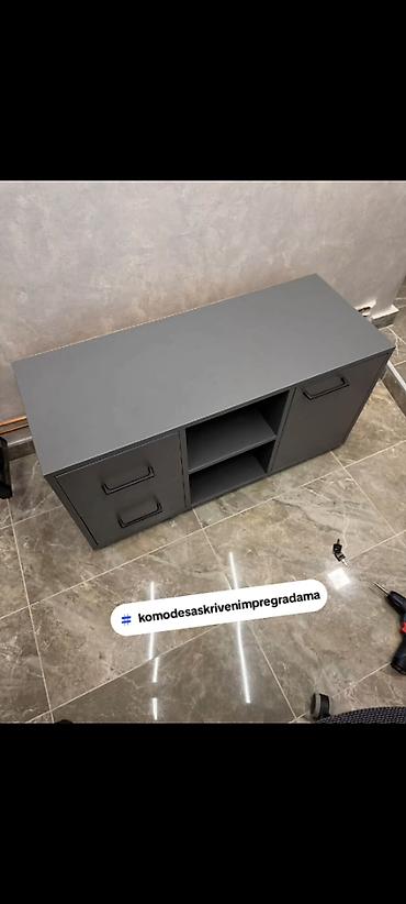 Komode: Komoda sa skrivenim pregradama Se izradjuje u Univera debljine 18mm — 1