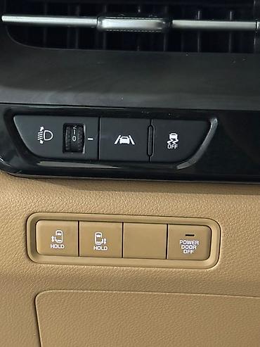 Kia: Kia Carnival: 2022 г., Минивэн — 38