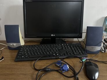 hediyye qutulari qiymeti: LG Flatron E1941S-BN 18.5" LCD monitor + aksesuarlar komplekti