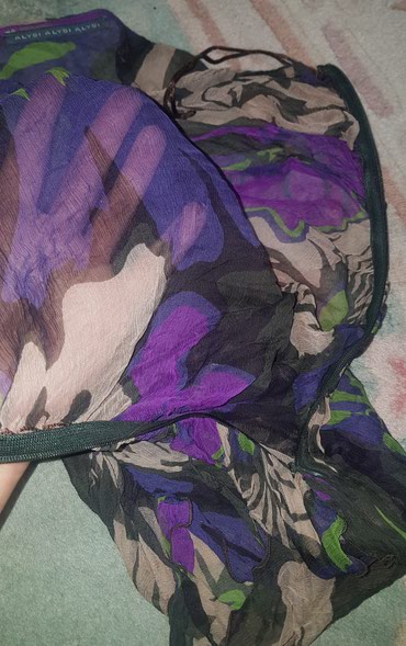 Ostale majice, topovi: Alysi cvetna top majica, na vrhu su sljokice i vezuje se oko vrata. Sa — 10