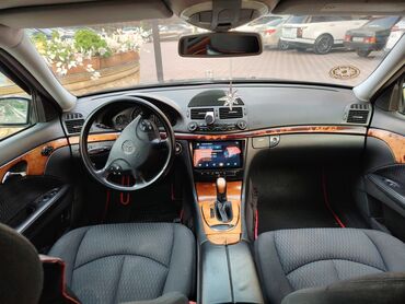 Mercedes-Benz: Mercedes-Benz E-Class: 2.6 l | 2002 il Sedan — 8