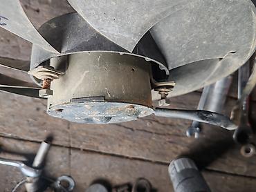 Auto delovi: Ventilator hladnjaka Lada 21214 Niva 1.7i br.1. Polovan, ispravan — 12