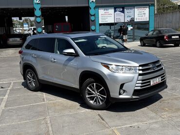 срочно продаю нужны деньги очень срочно: Toyota Highlander: 2018 г., 3.5 л, Вариатор, Гибрид, Кроссовер