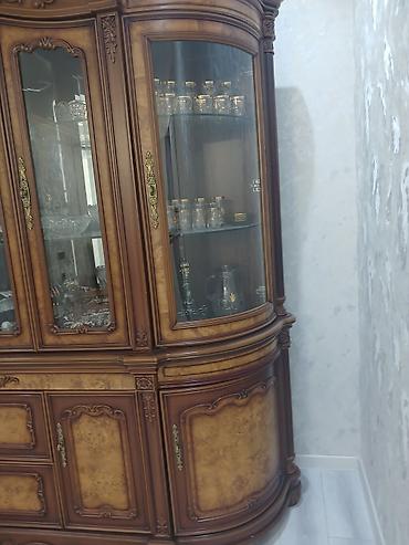 işlənmiş stol və stul: Klassik üslubda vitrin-bufet - Material: təbii ağac karkas, dekorativ — 3