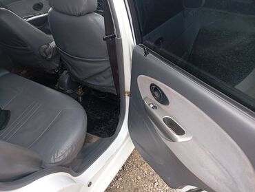 авто в рассрочку к5: Пятидверный хэтчбек Daewoo Matiz белого цвета. Автомобиль оснащен