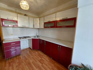 кухонная мебель баку: 《J3》Mətbəx mebeli Qiymet 300 azn 
Olcusu 2.10× 2.65 unvan Əhmədli